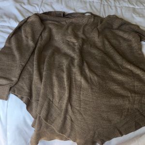 Lightweight sweater with a shark bite hemline